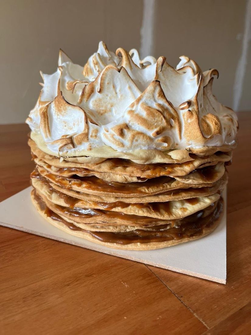 Torta rogel con merengue